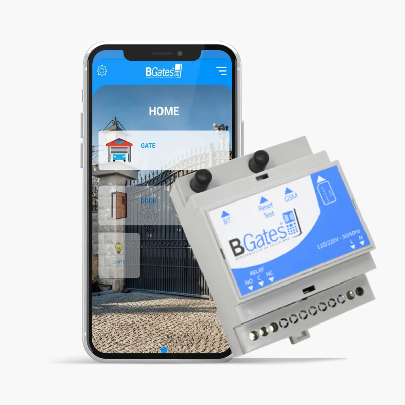 Il modulo BGates GT 220 volt: scatola bianca da guida DIN con la targhetta azzurra, accanto a uno smartphone.