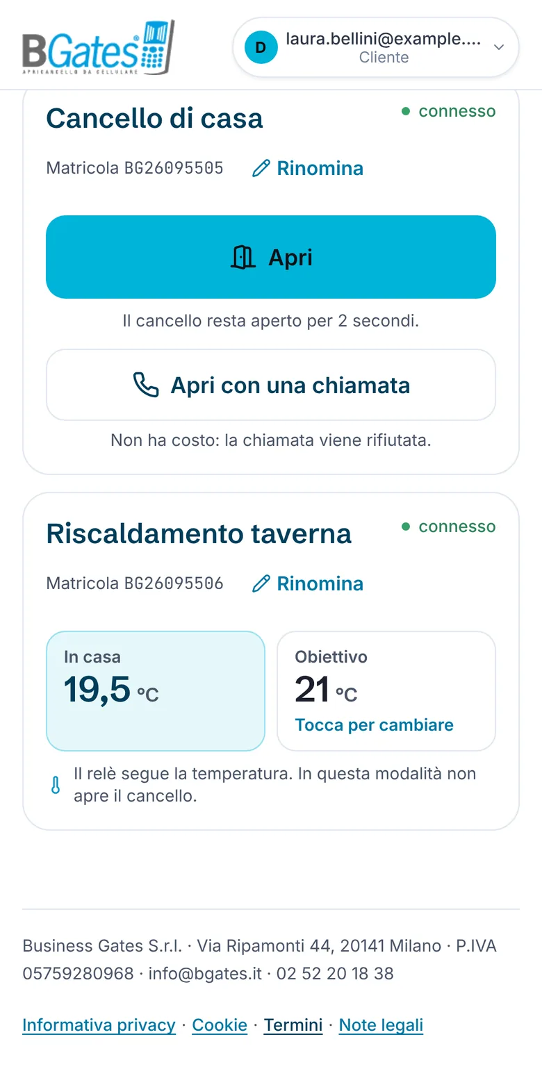 L’app di una casa: il cancello con il pulsante Apri e il riscaldamento della taverna, 19,5 °C in casa e obiettivo 21 °C.