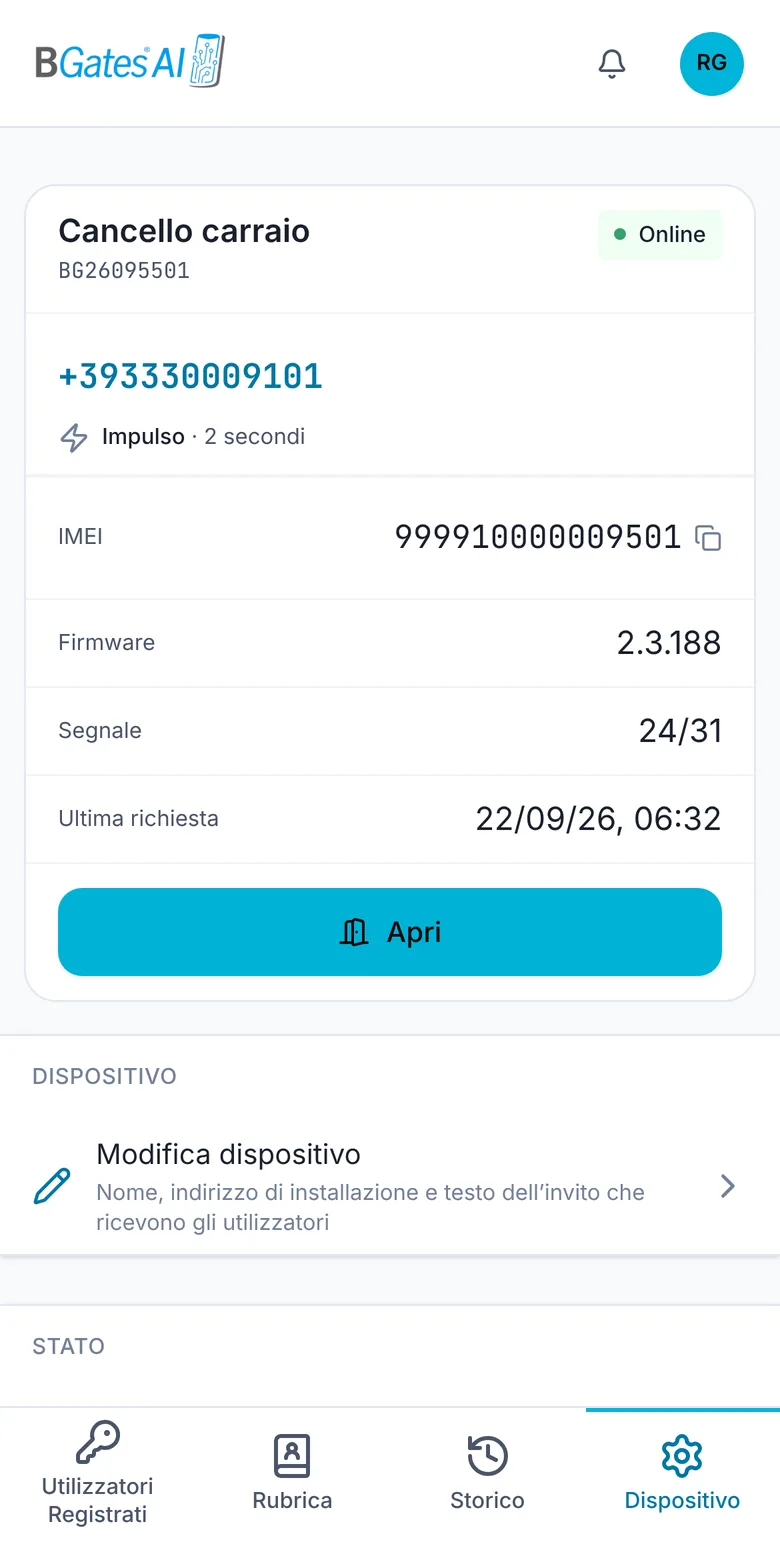 La scheda del cancello carraio: stato Online, numero della SIM, impulso da 2 secondi, firmware, segnale e il pulsante Apri.